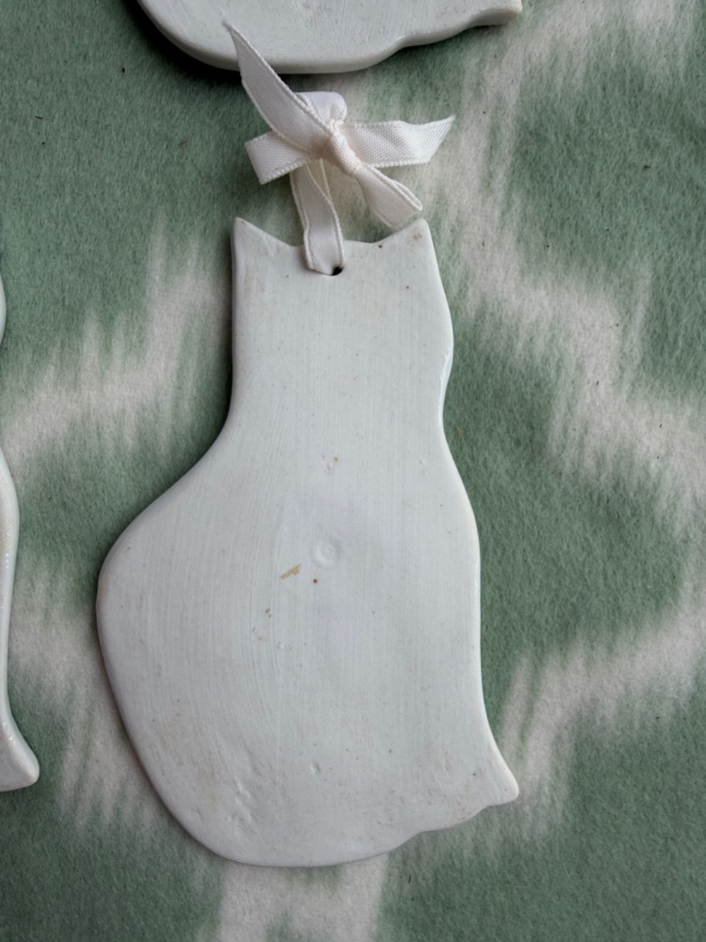 Hand-Painted Blue & White Ceramic Cat Ornaments Decor - Picture 3 of 4